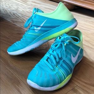 Nike Free TR 6